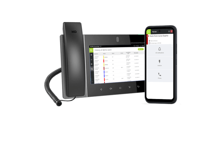 Smartphone con la app AQURA y teléfono de escritorio recibiendo alarmas